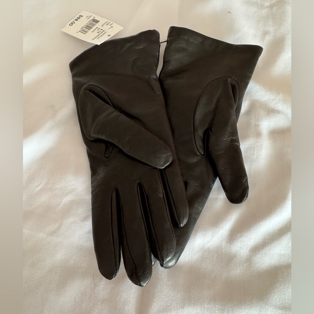 Bloomingdale's Classic Black Leather Gloves - Picture 6 of 8